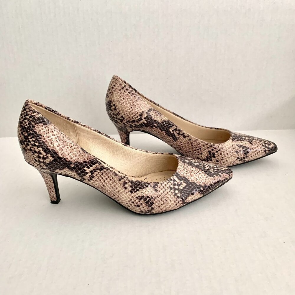 Life Stride Sevyn Natural Viper Pumps Size 9.5 W